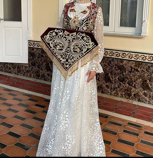 Beqasam milliy ko'ylak