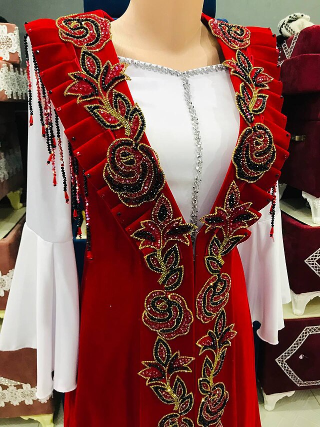 Yashil atlas ko'ylak